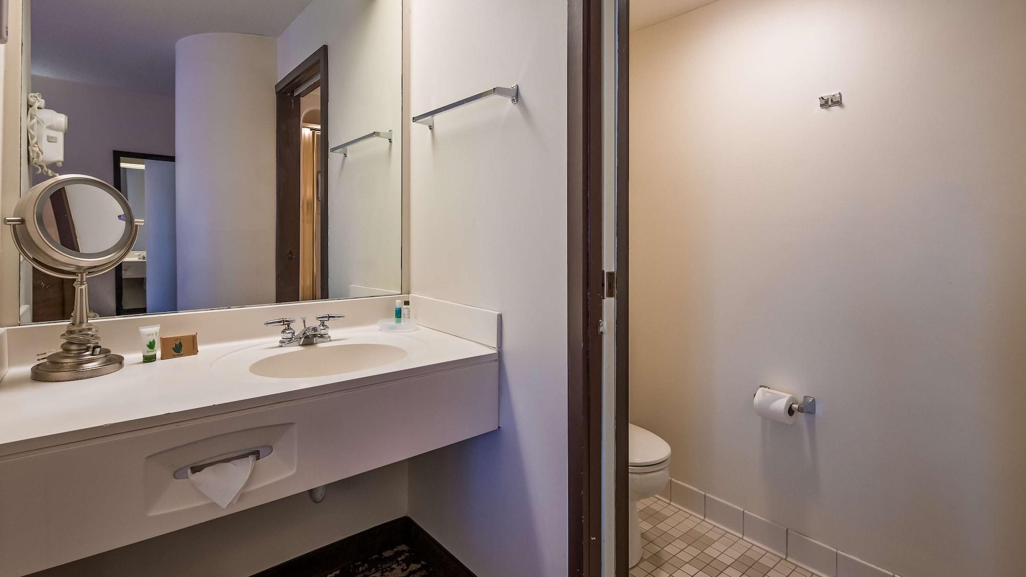 Charlevoix Inn & Suites Surestay Collection By Best Western 외부 사진