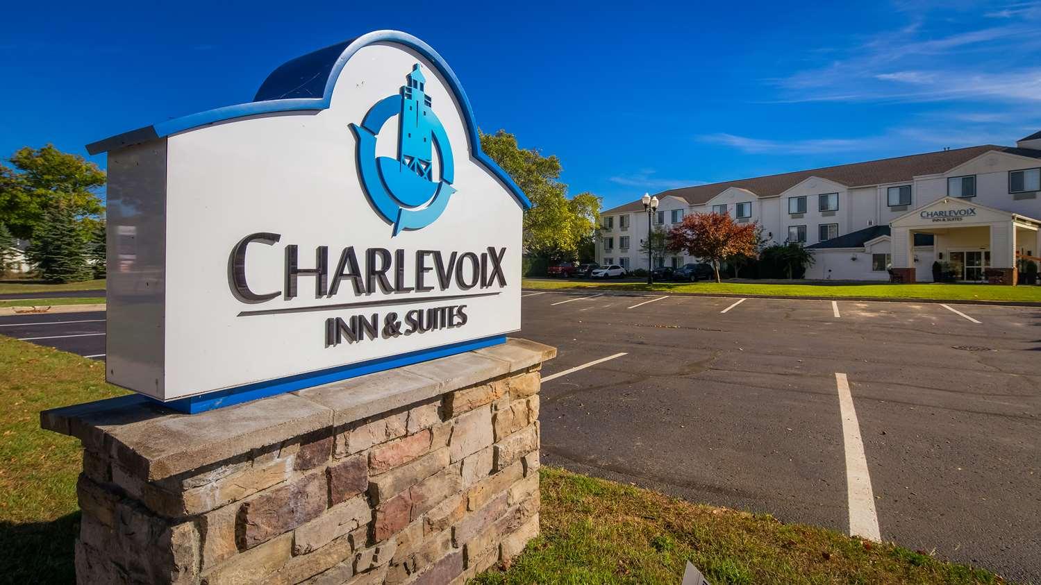 Charlevoix Inn & Suites Surestay Collection By Best Western 외부 사진