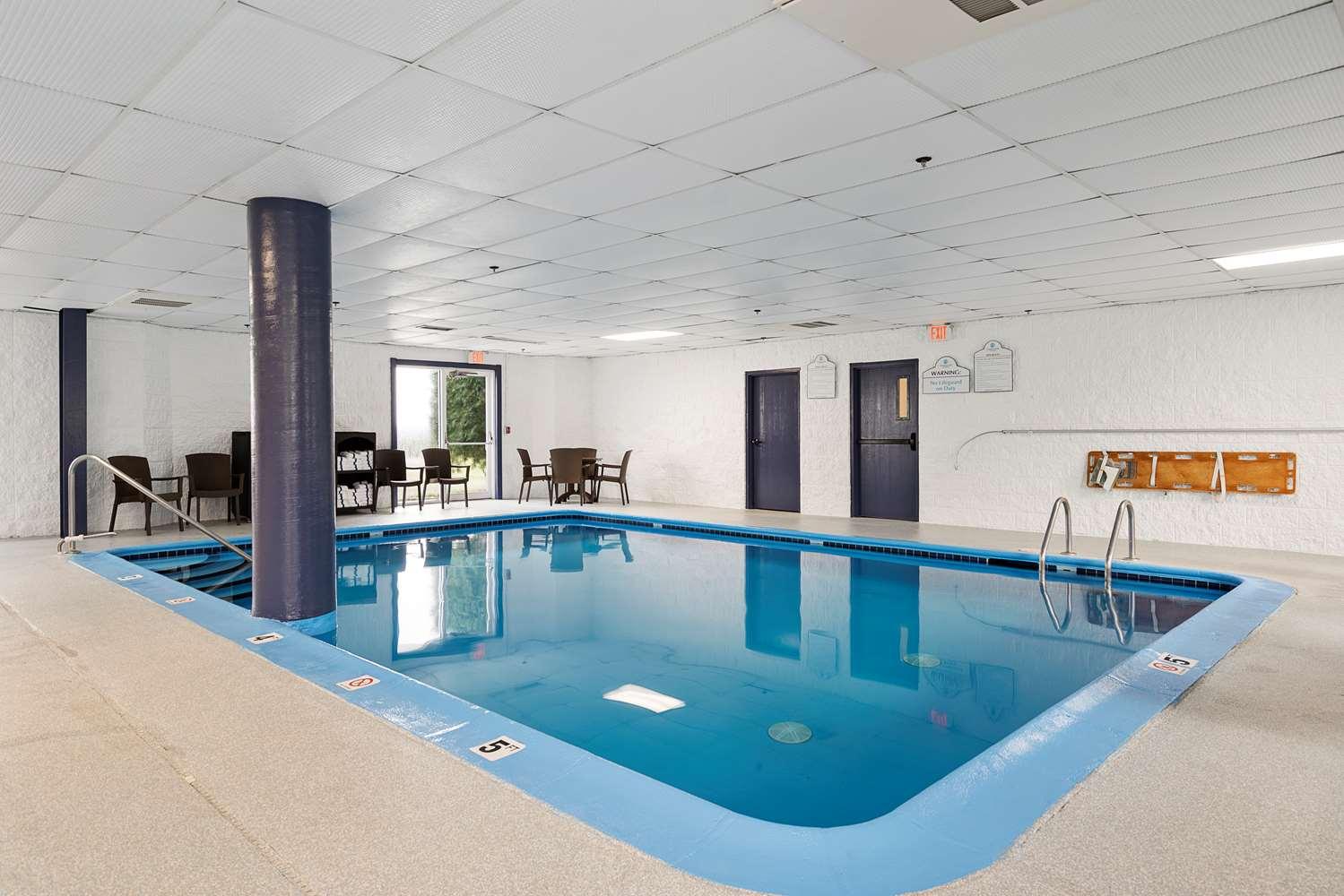 Charlevoix Inn & Suites Surestay Collection By Best Western 외부 사진
