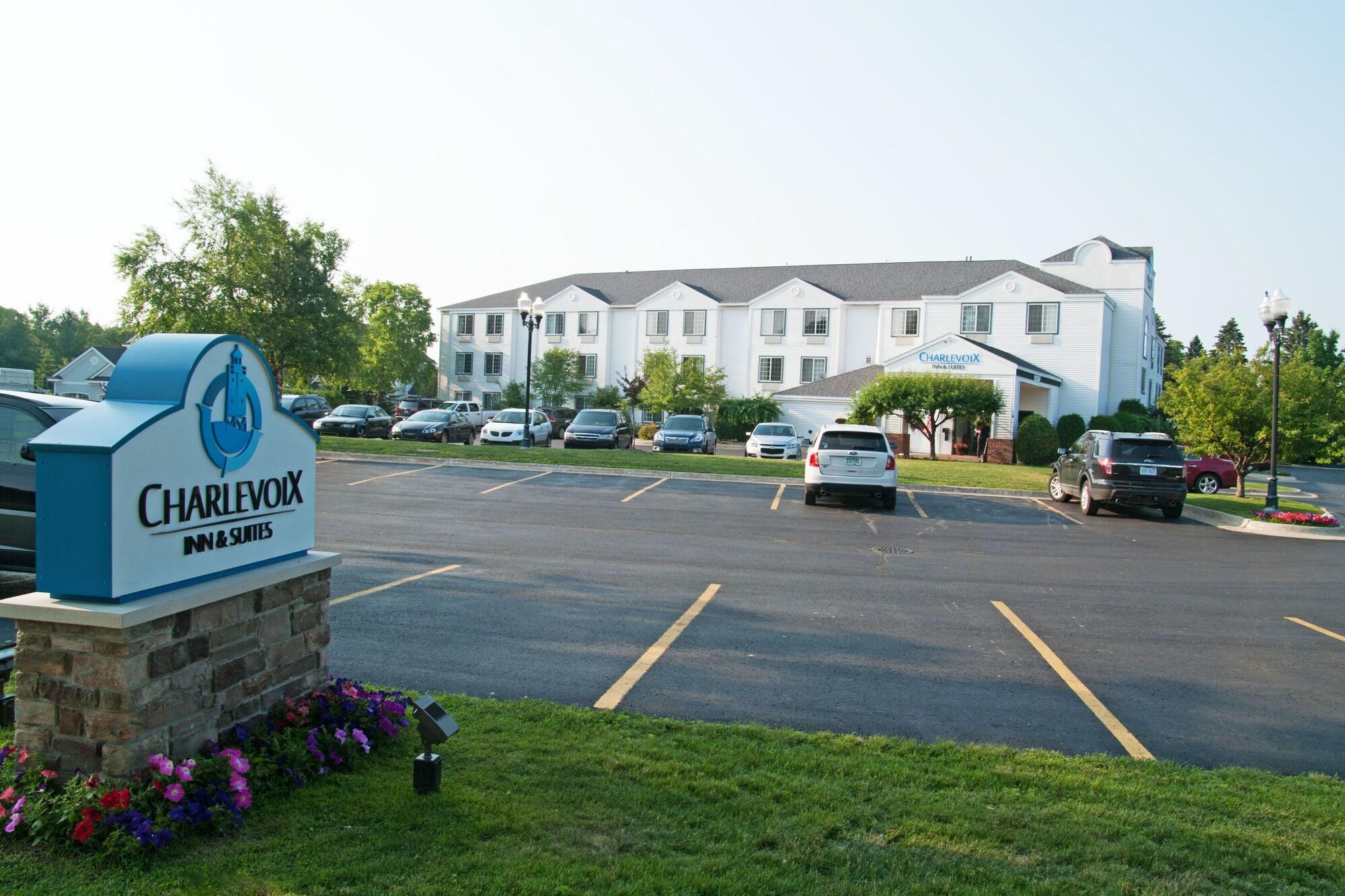 Charlevoix Inn & Suites Surestay Collection By Best Western 외부 사진