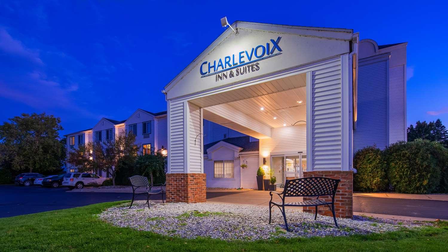 Charlevoix Inn & Suites Surestay Collection By Best Western 외부 사진
