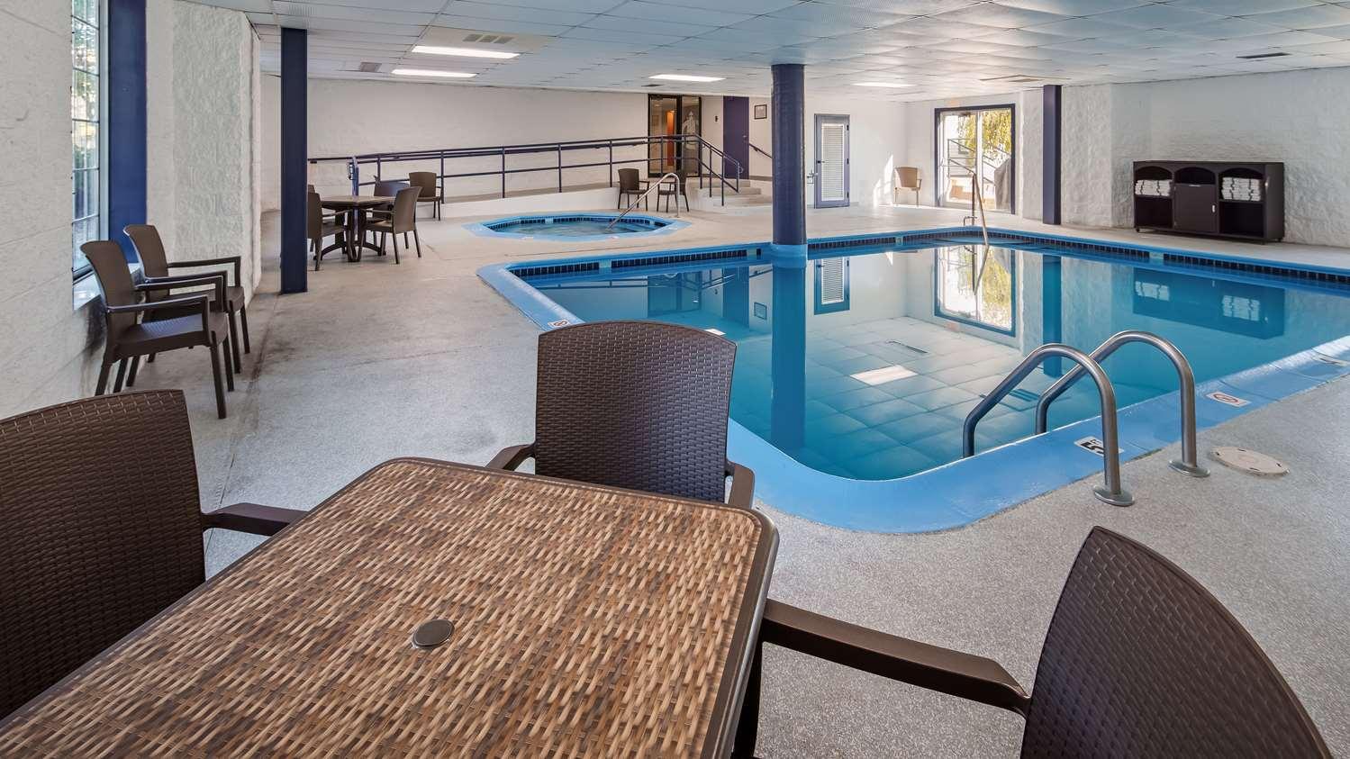 Charlevoix Inn & Suites Surestay Collection By Best Western 외부 사진