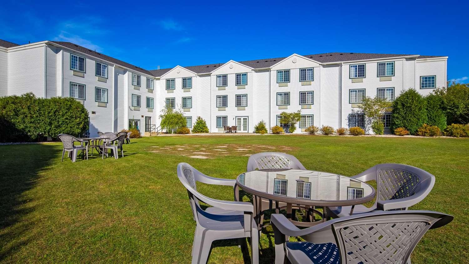 Charlevoix Inn & Suites Surestay Collection By Best Western 외부 사진