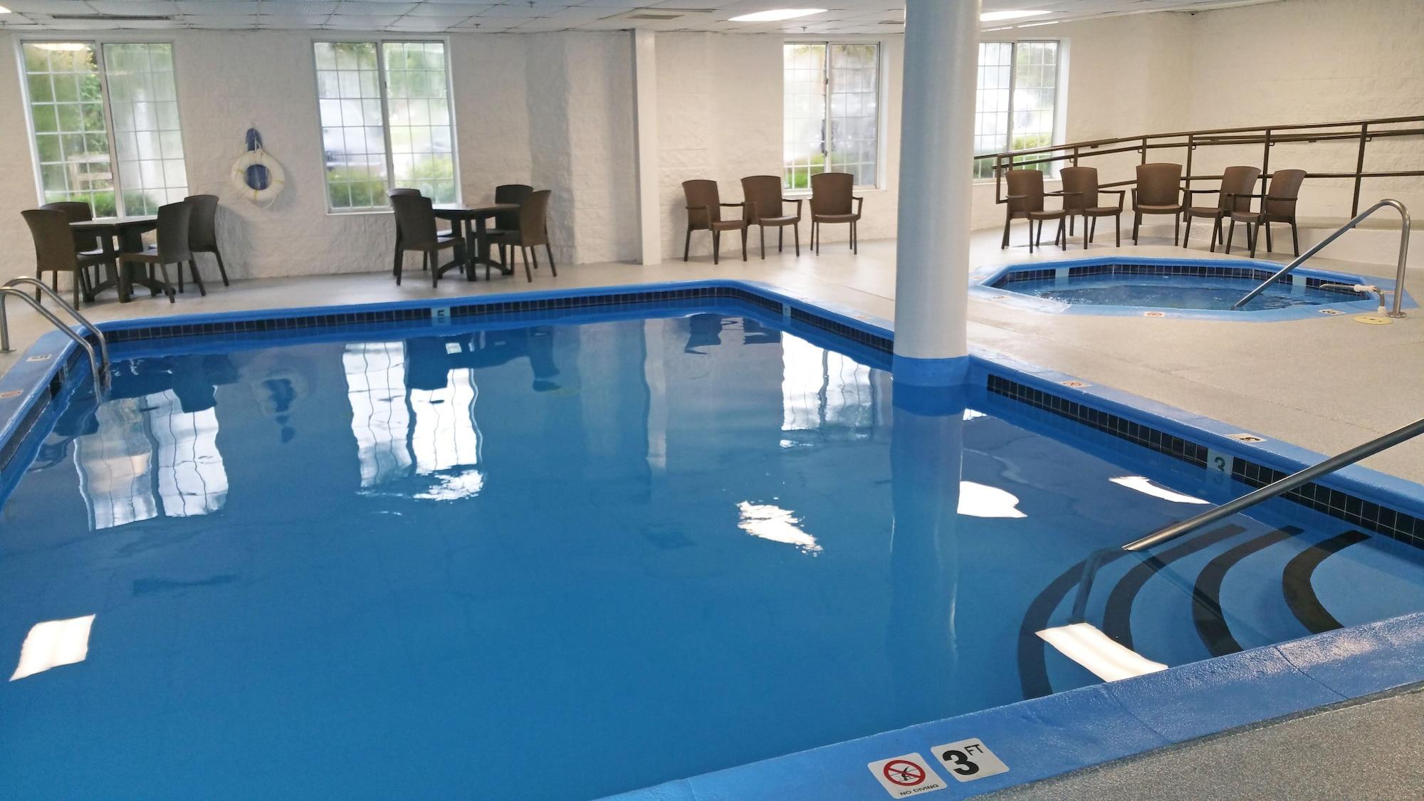 Charlevoix Inn & Suites Surestay Collection By Best Western 외부 사진